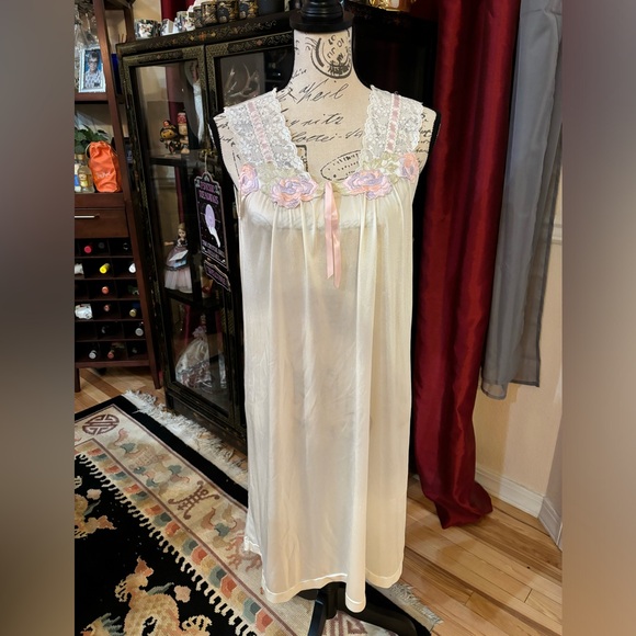 Vintage Vanity Fair 2 Piece Embroidered Vanity Fair Robe & Dress Slip Dress Set - Picture 5 of 10